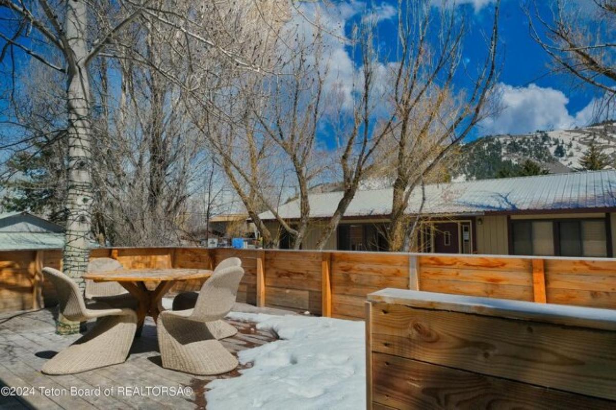 Picture of Home For Sale in Jackson, Wyoming, United States