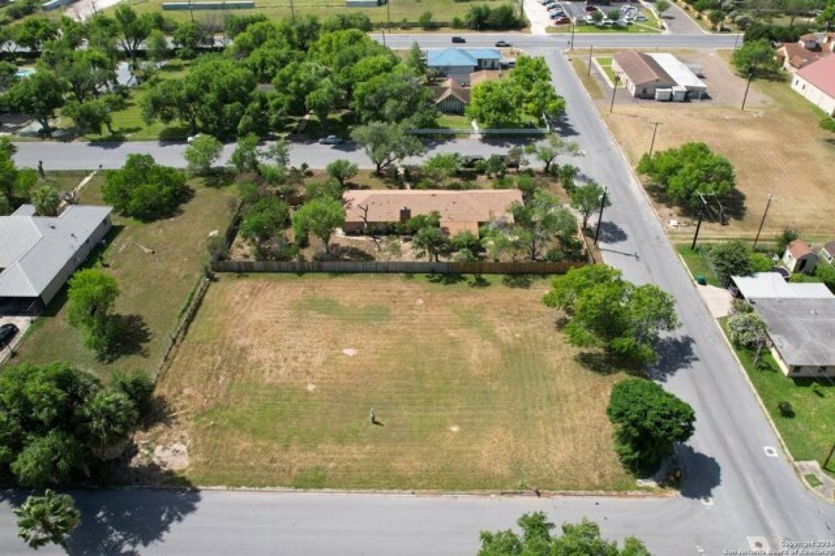 Picture of Residential Land For Sale in New Braunfels, Texas, United States