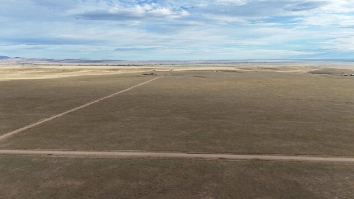 Picture of Home For Sale in Laramie, Wyoming, United States