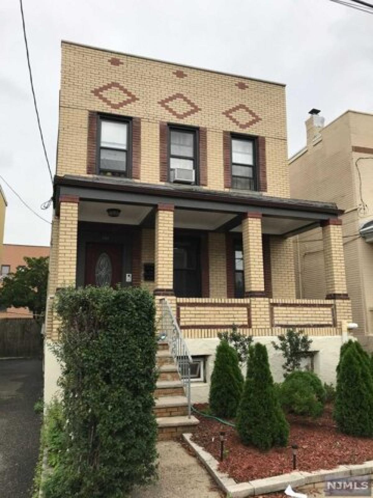 Picture of Home For Rent in Cliffside Park, New Jersey, United States