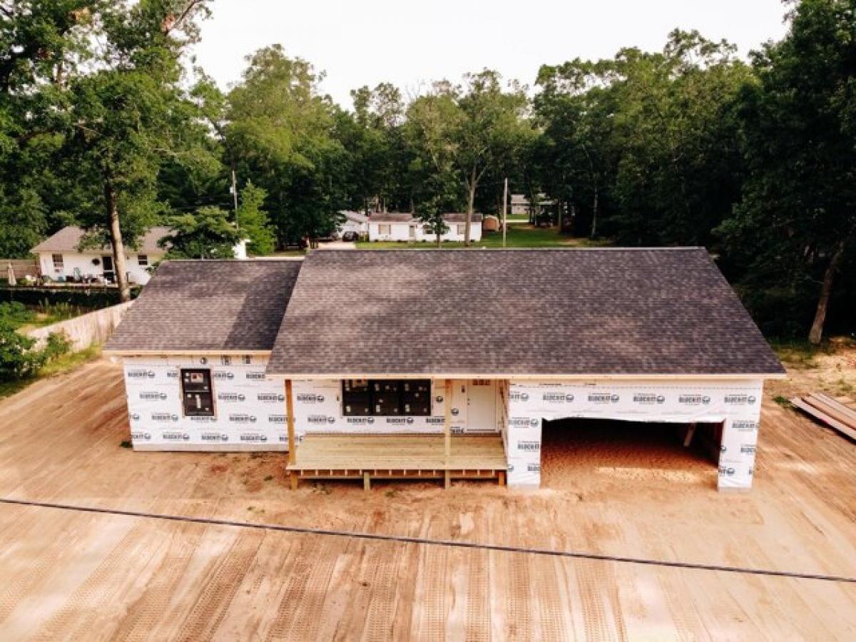 Picture of Home For Sale in Twin Lake, Michigan, United States