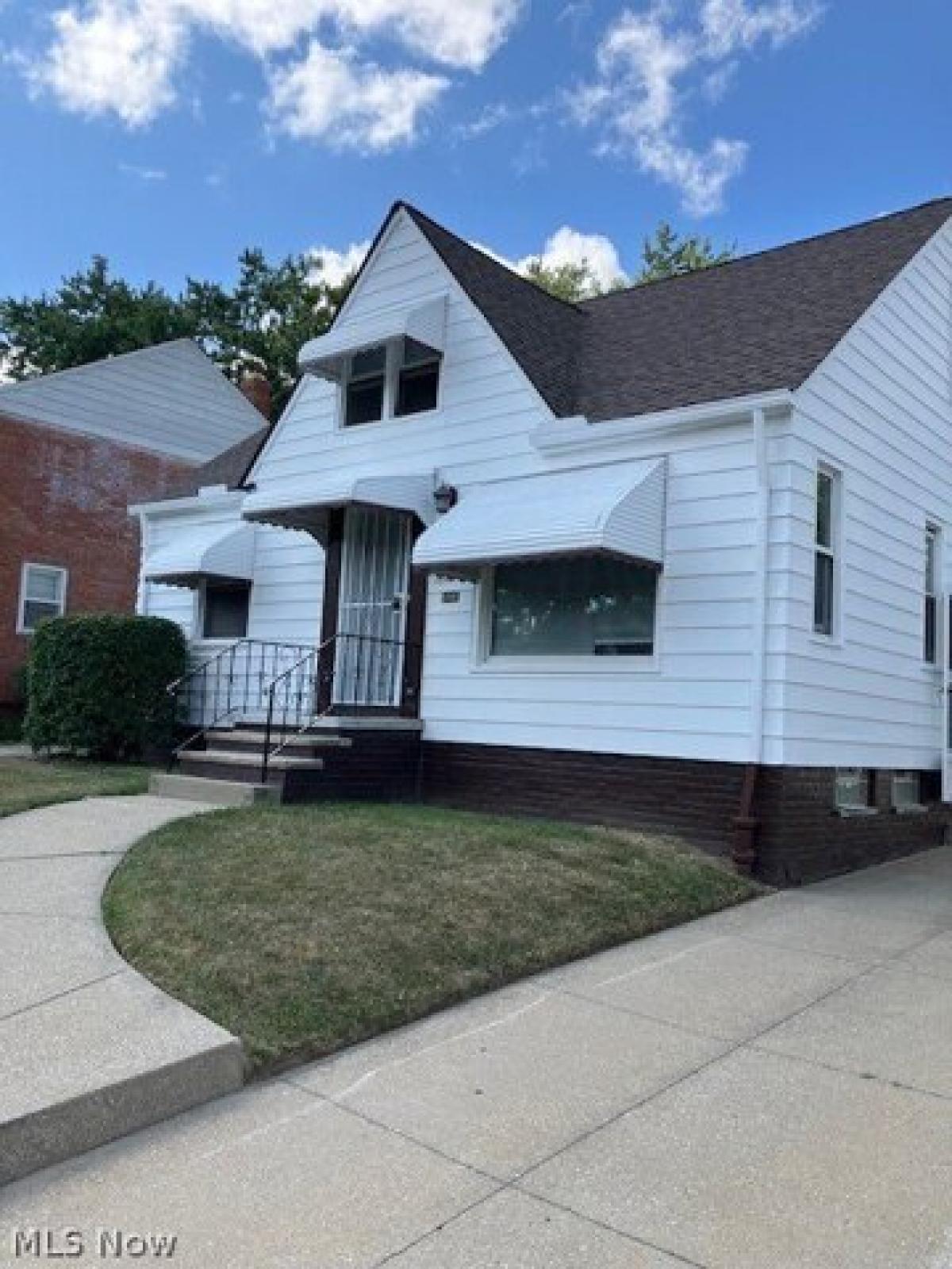 Picture of Home For Sale in Maple Heights, Ohio, United States