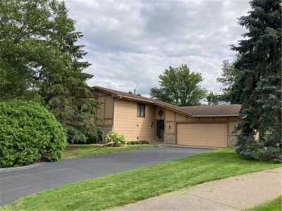 Home For Sale in Chaska, Minnesota