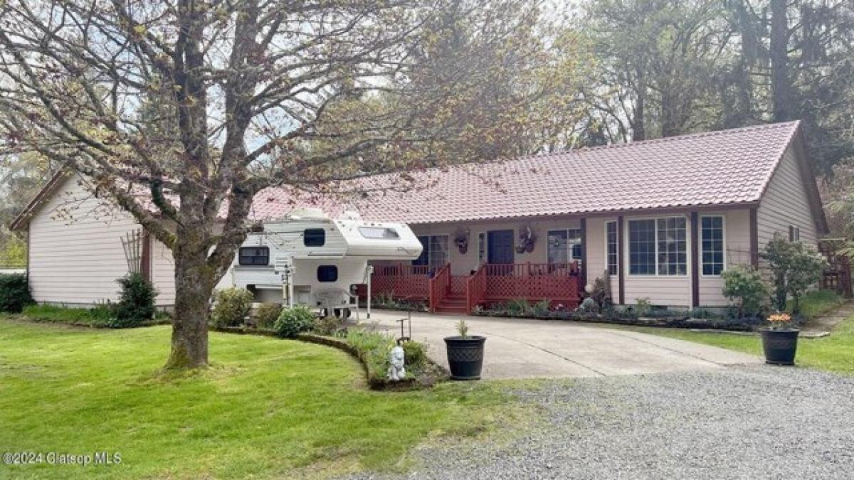 Picture of Home For Sale in Astoria, Oregon, United States