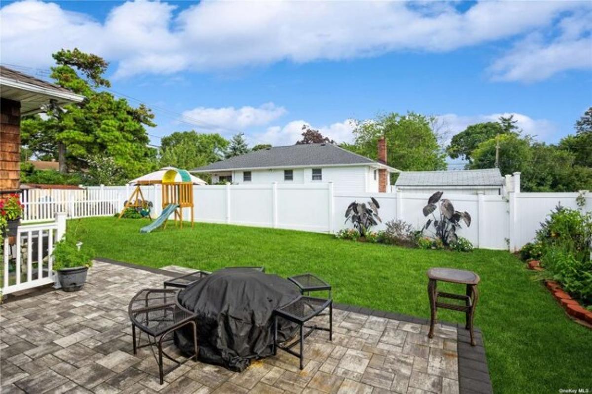 Picture of Home For Sale in Islip Terrace, New York, United States