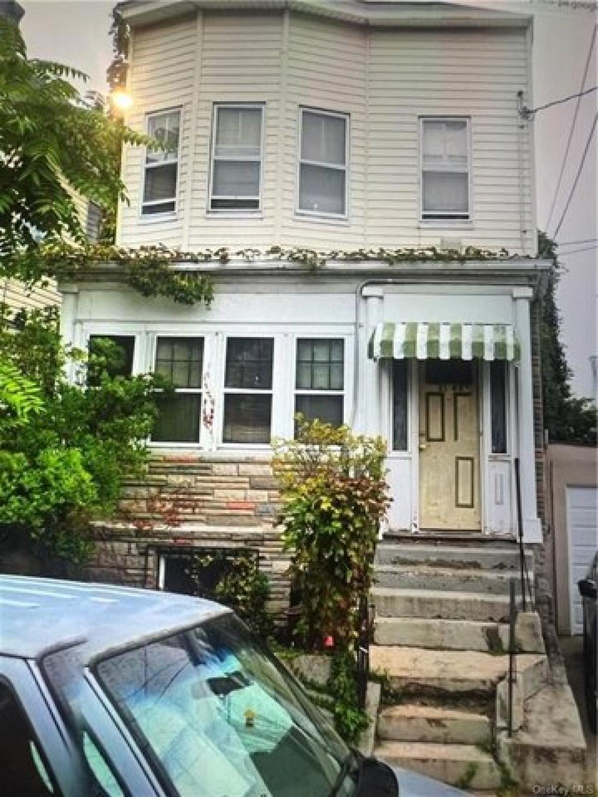 Picture of Home For Sale in Elmhurst, New York, United States