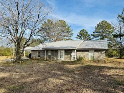 Home For Sale in Blue Springs, Mississippi