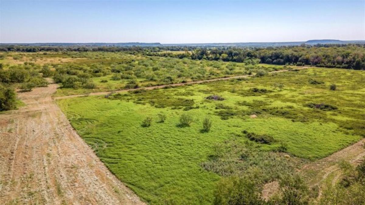 Picture of Residential Land For Sale in Cleburne, Texas, United States