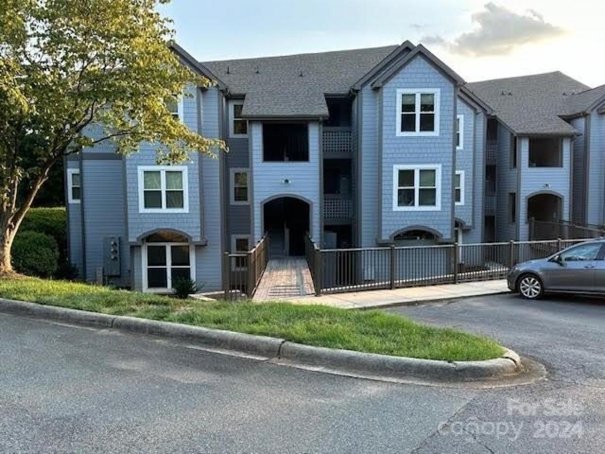 Picture of Home For Sale in Cornelius, North Carolina, United States