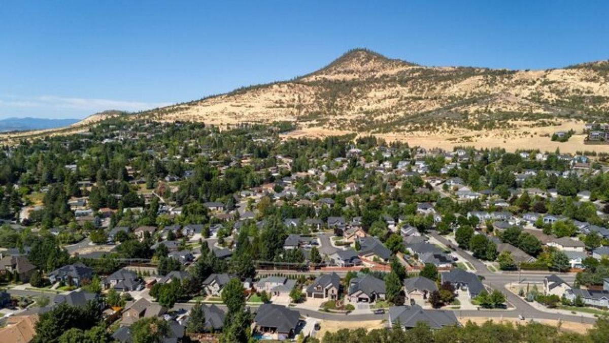 Picture of Residential Land For Sale in Medford, Oregon, United States