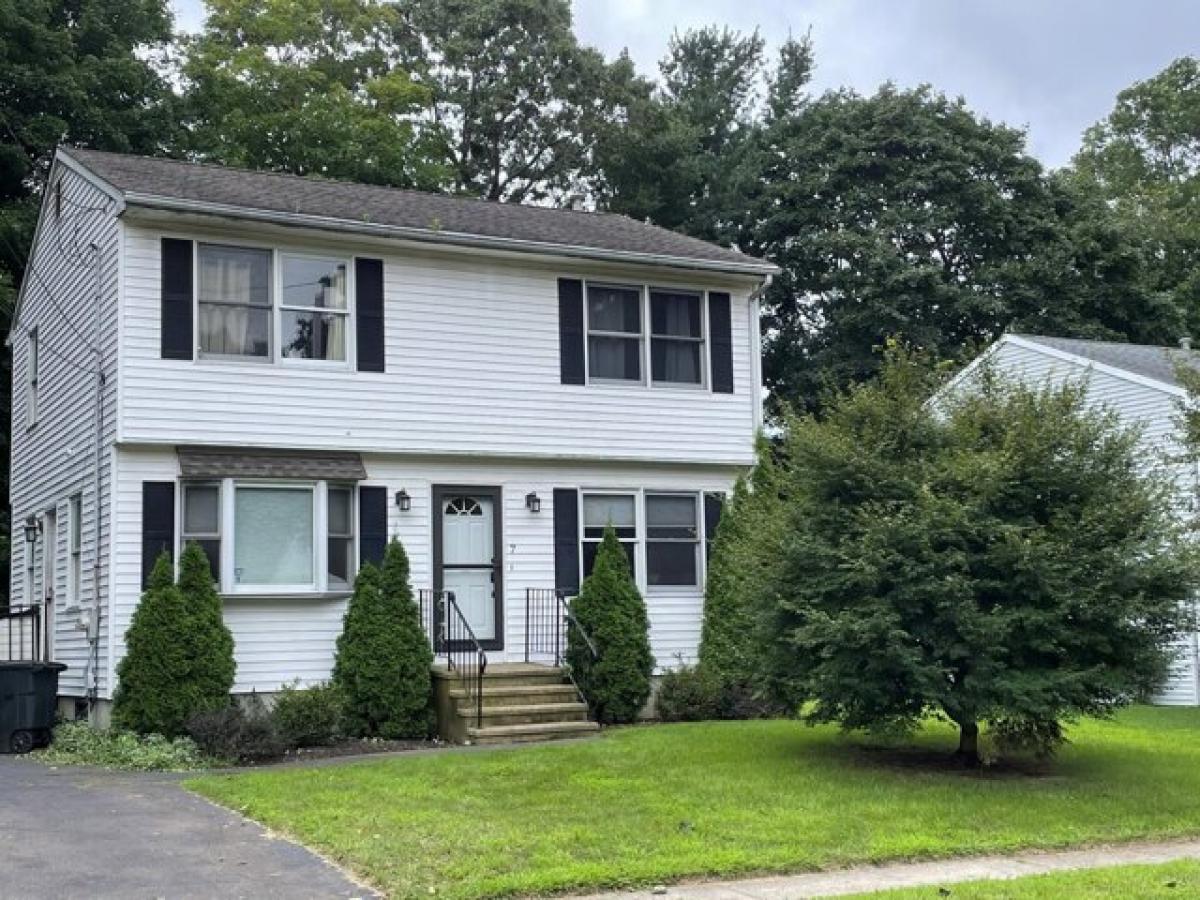 Picture of Home For Sale in North Haven, Connecticut, United States