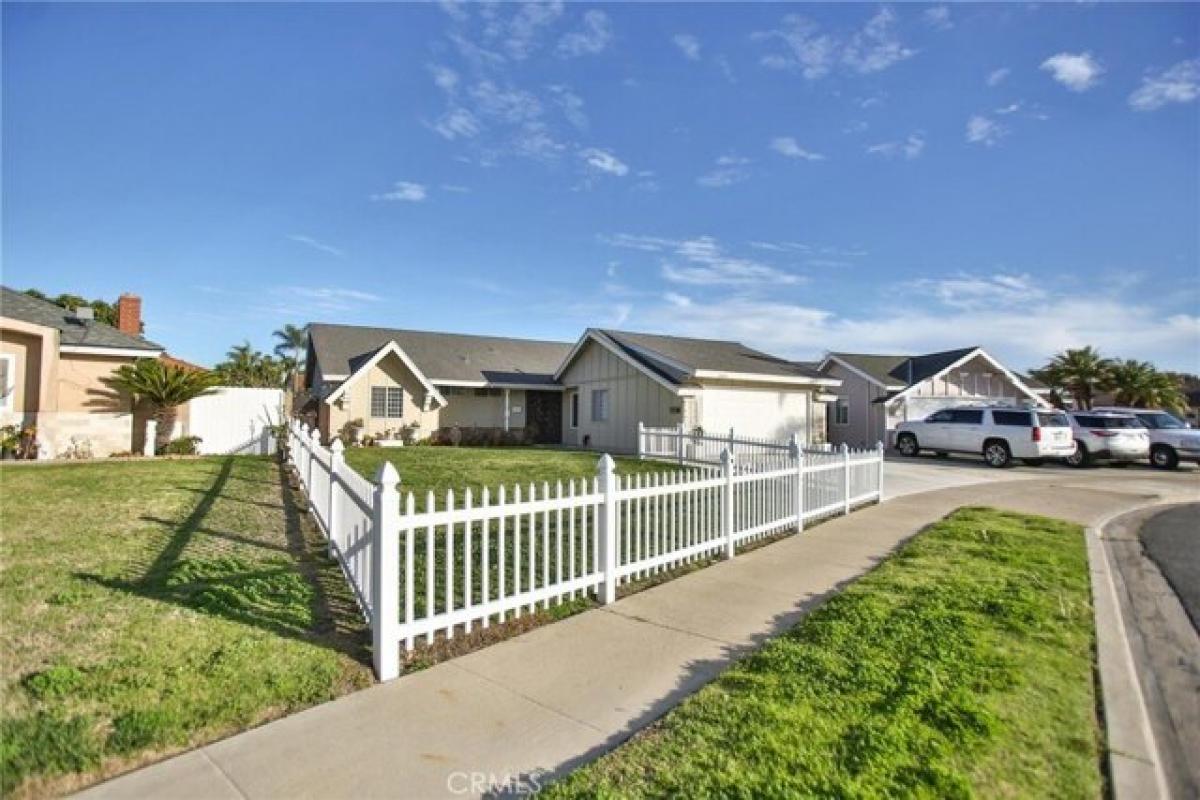 Picture of Home For Sale in Fountain Valley, California, United States