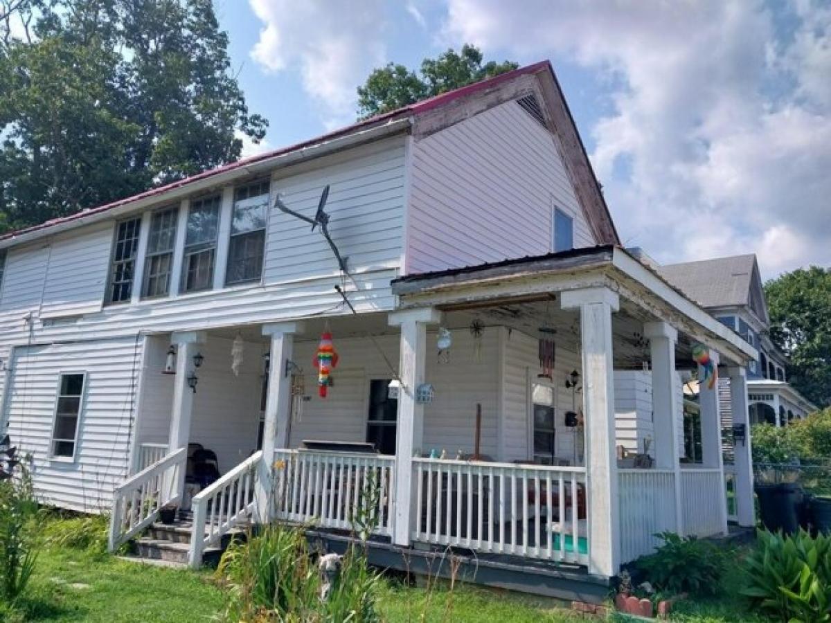 Picture of Home For Sale in Clifton Forge, Virginia, United States