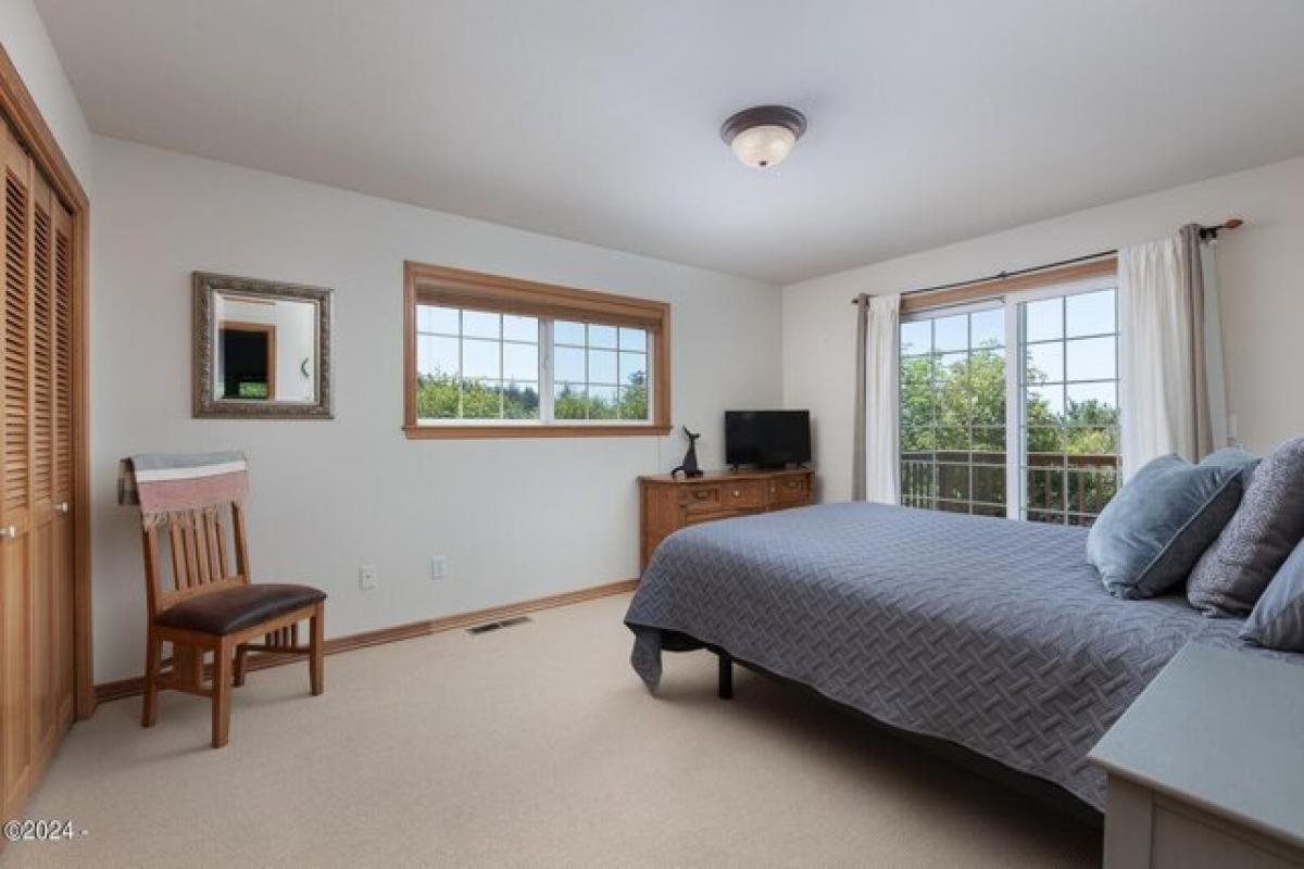 Picture of Home For Sale in Neskowin, Oregon, United States