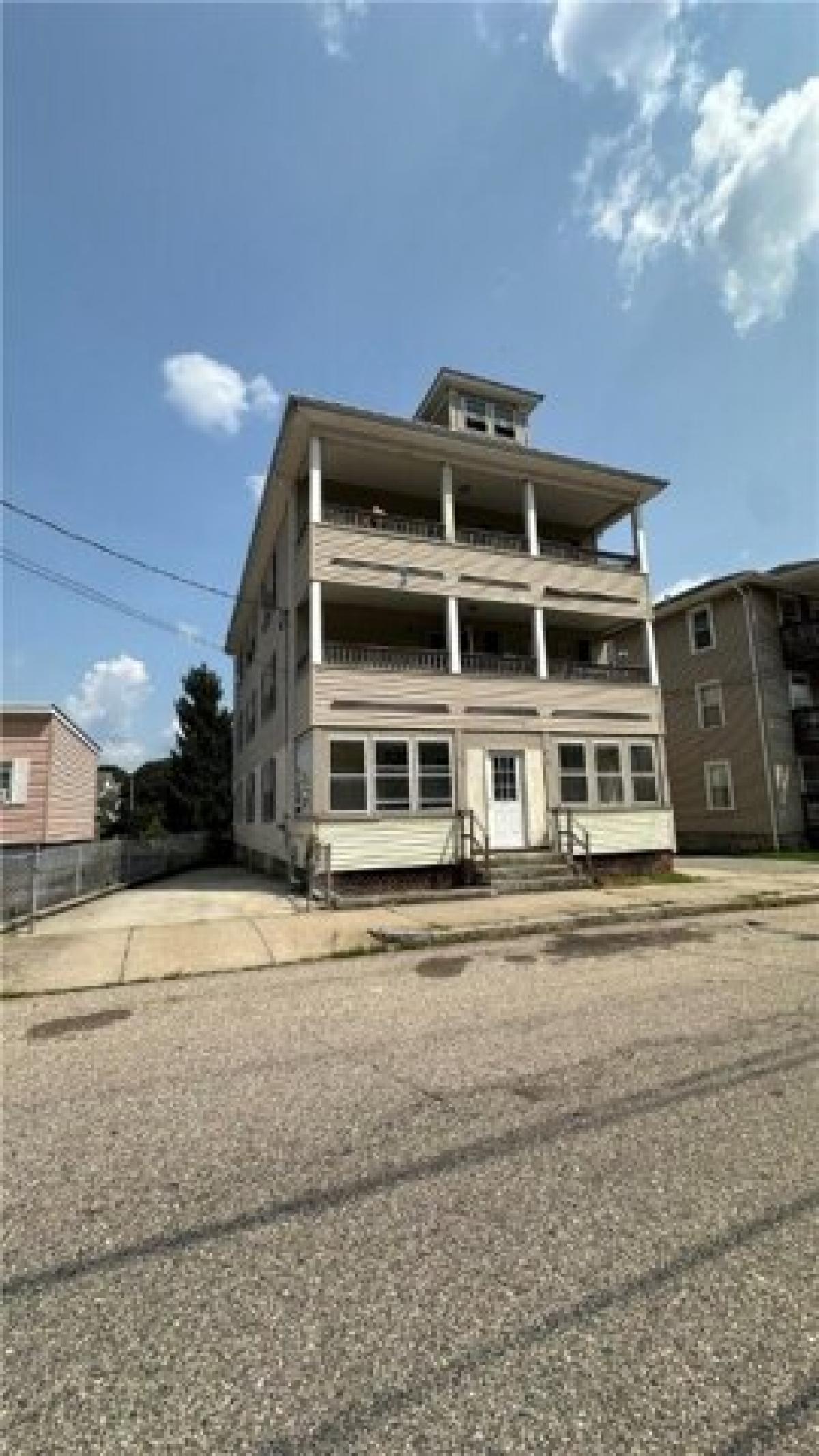 Picture of Home For Sale in Woonsocket, Rhode Island, United States