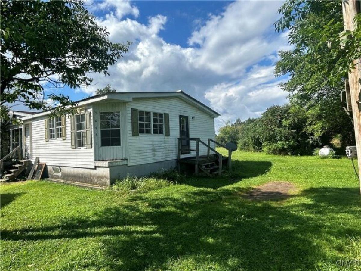 Picture of Home For Sale in Chaumont, New York, United States