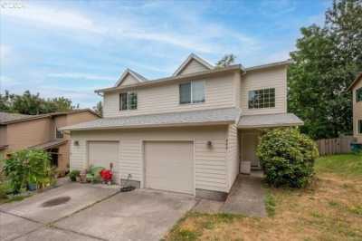 Home For Sale in Troutdale, Oregon