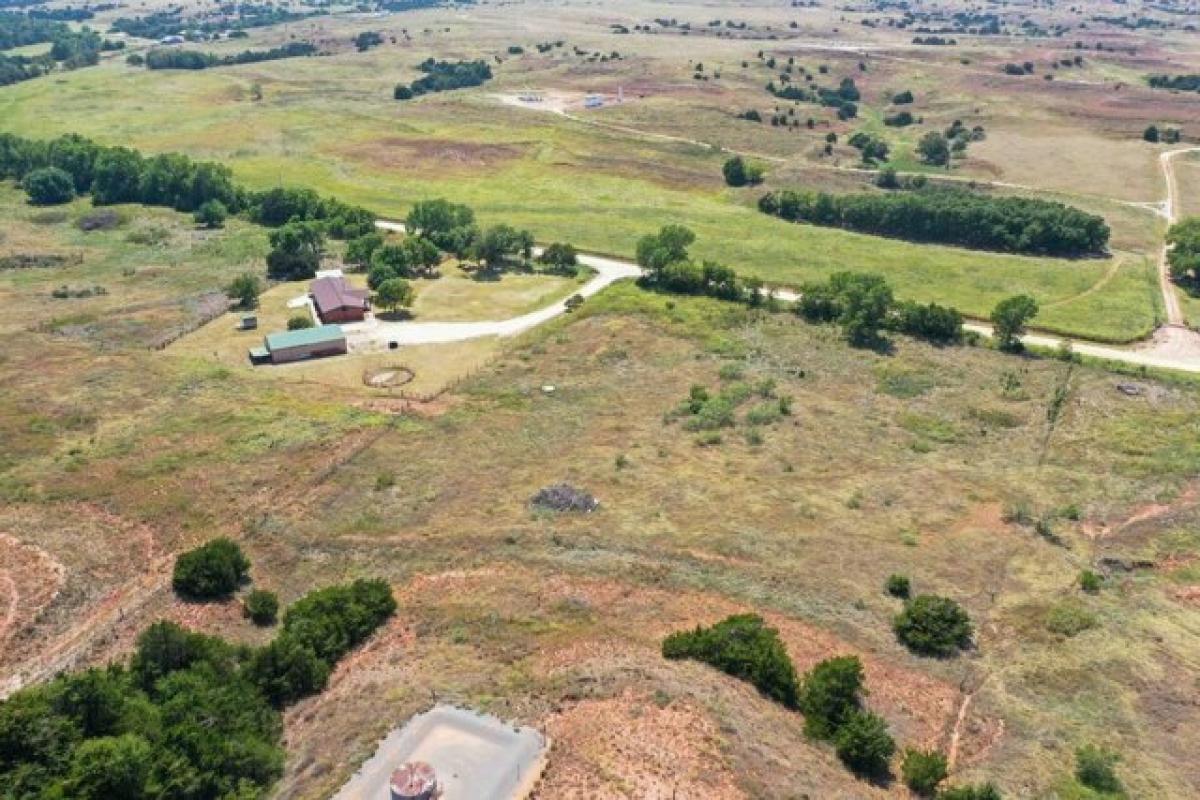 Picture of Home For Sale in Fairview, Oklahoma, United States