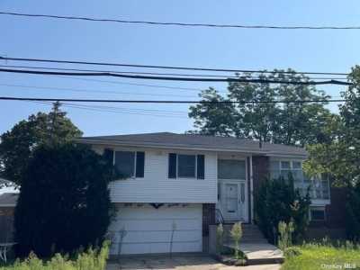 Home For Sale in Oceanside, New York