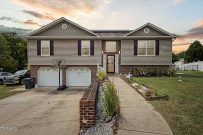 Home For Sale in Mount Carmel, Tennessee