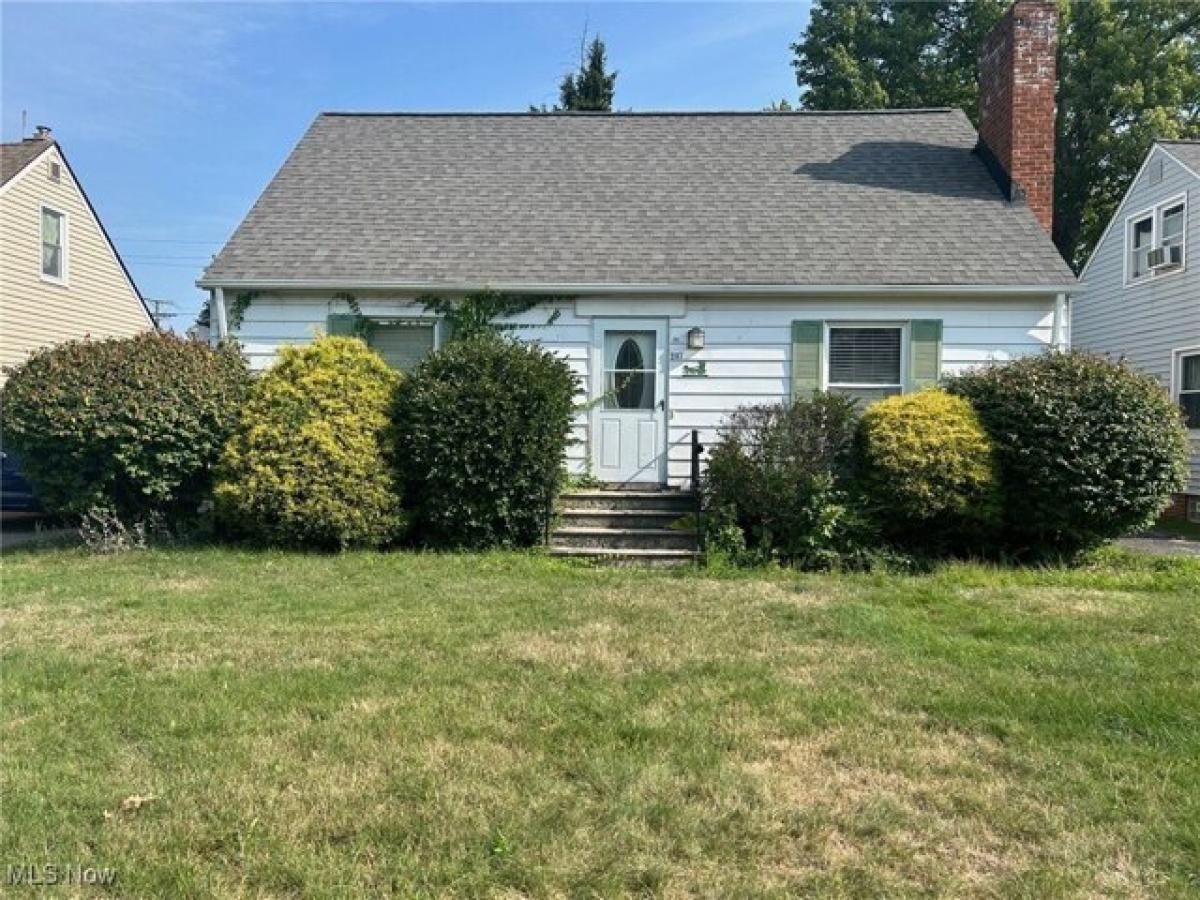 Picture of Home For Sale in Lyndhurst, Ohio, United States