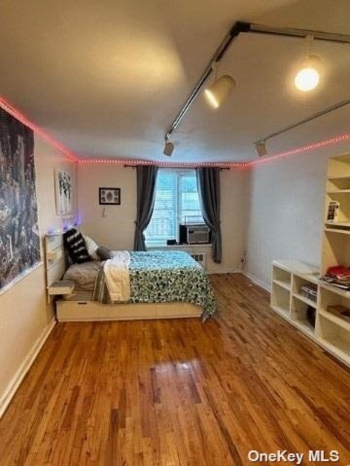 Picture of Home For Rent in Rego Park, New York, United States