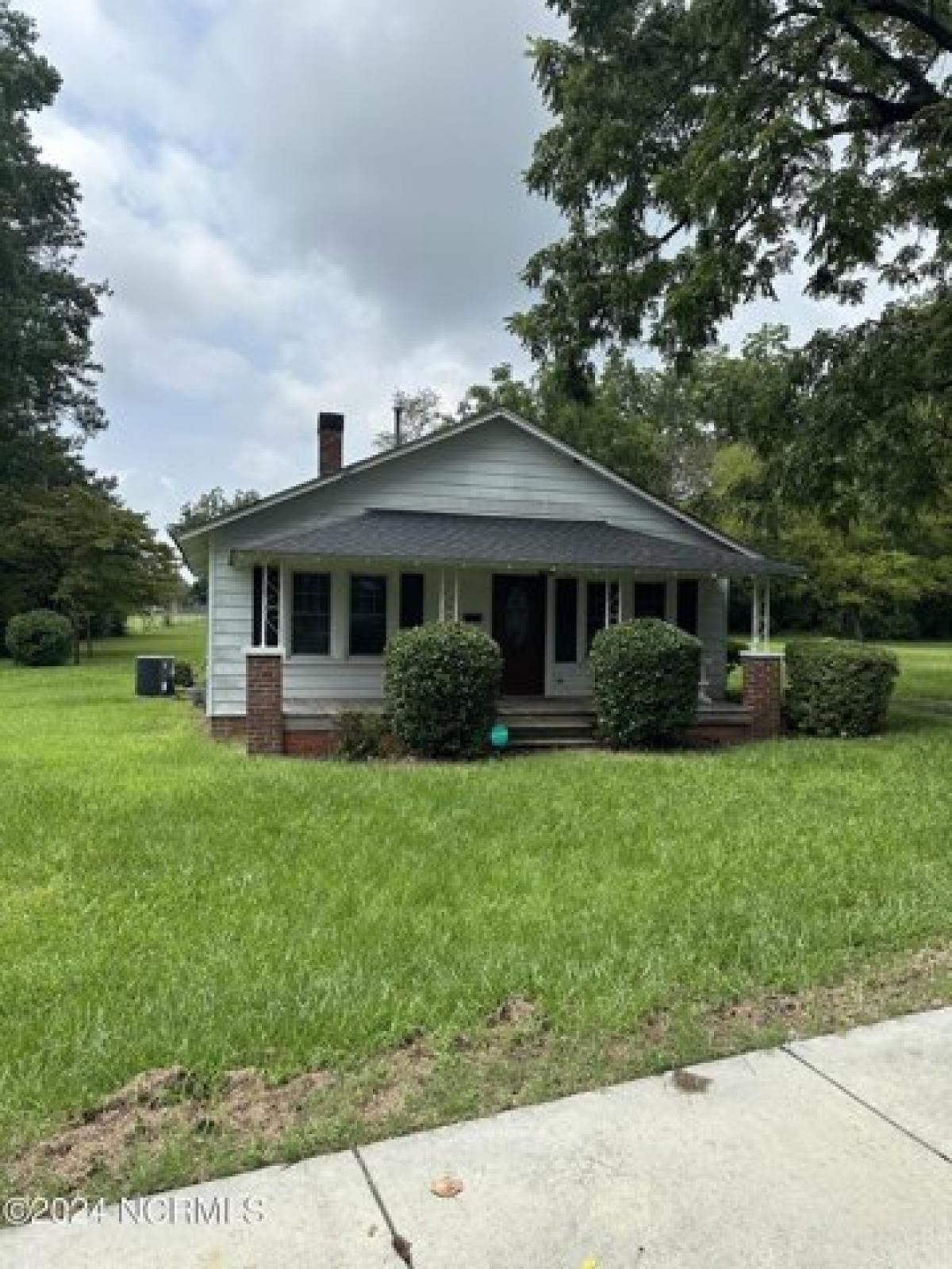 Picture of Home For Sale in Clinton, North Carolina, United States