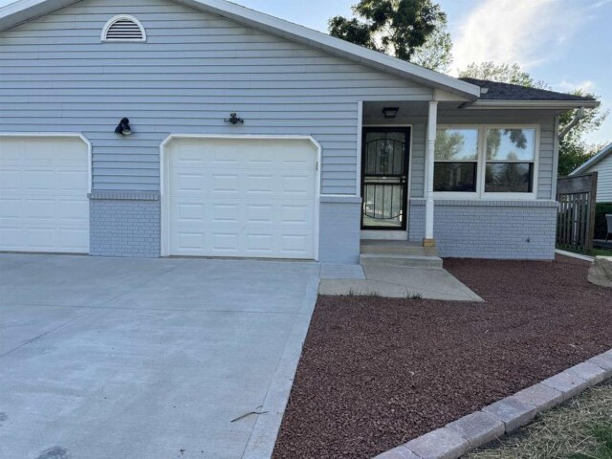 Picture of Home For Sale in Beloit, Wisconsin, United States