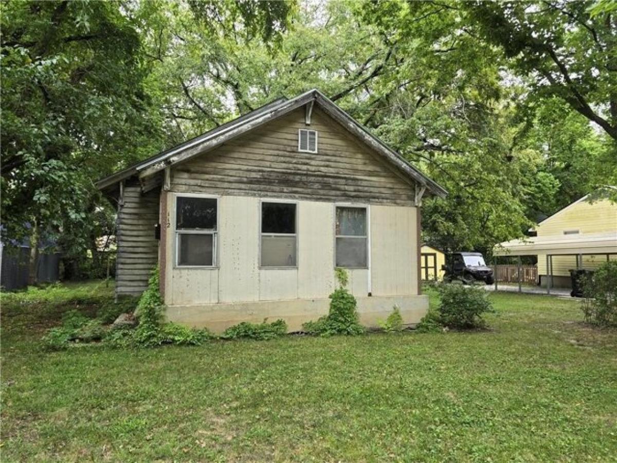 Picture of Home For Sale in Pleasant Hill, Missouri, United States