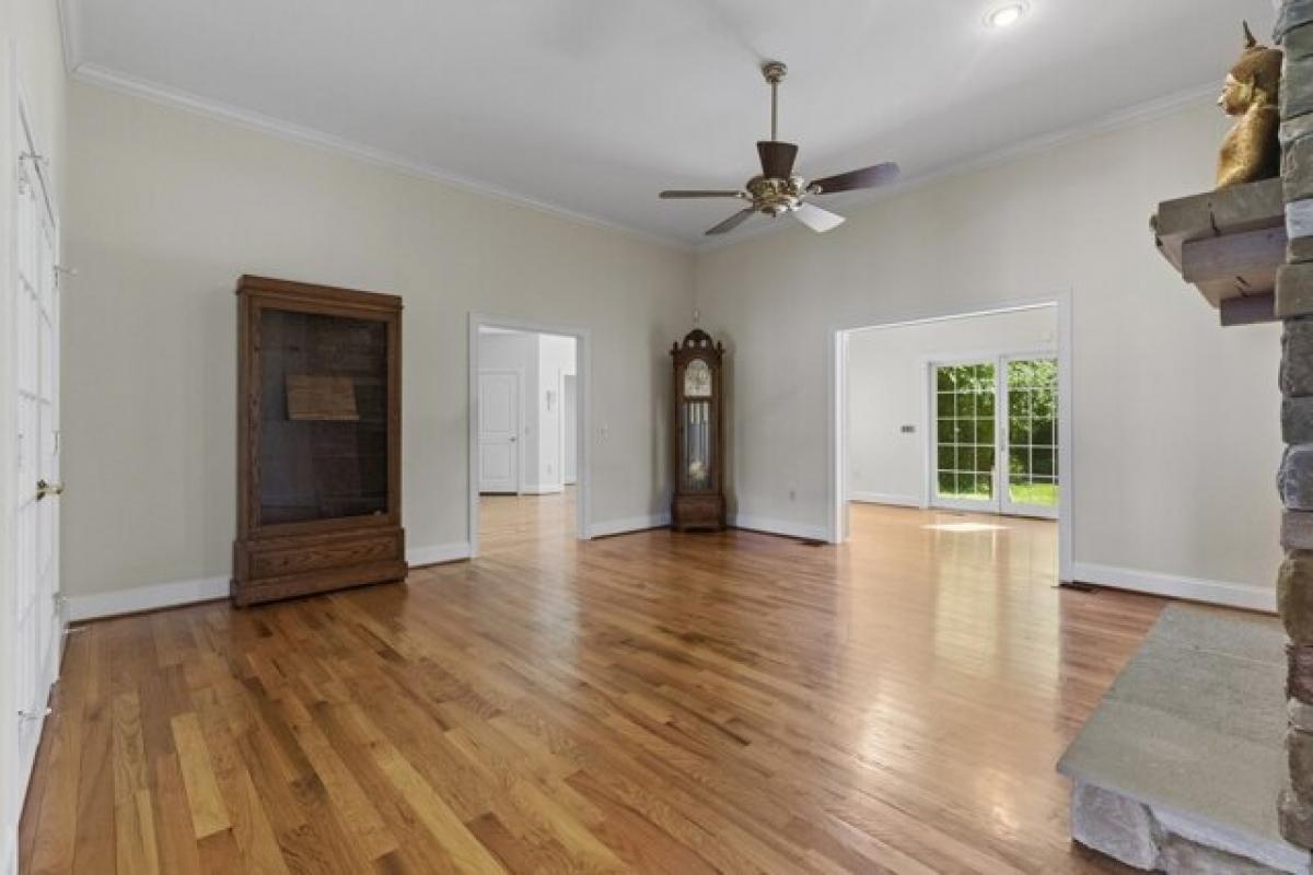 Picture of Home For Sale in Middletown, Connecticut, United States