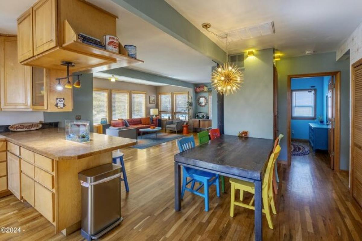 Picture of Home For Sale in Yachats, Oregon, United States