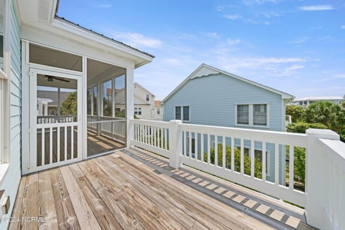 Picture of Home For Sale in Kure Beach, North Carolina, United States