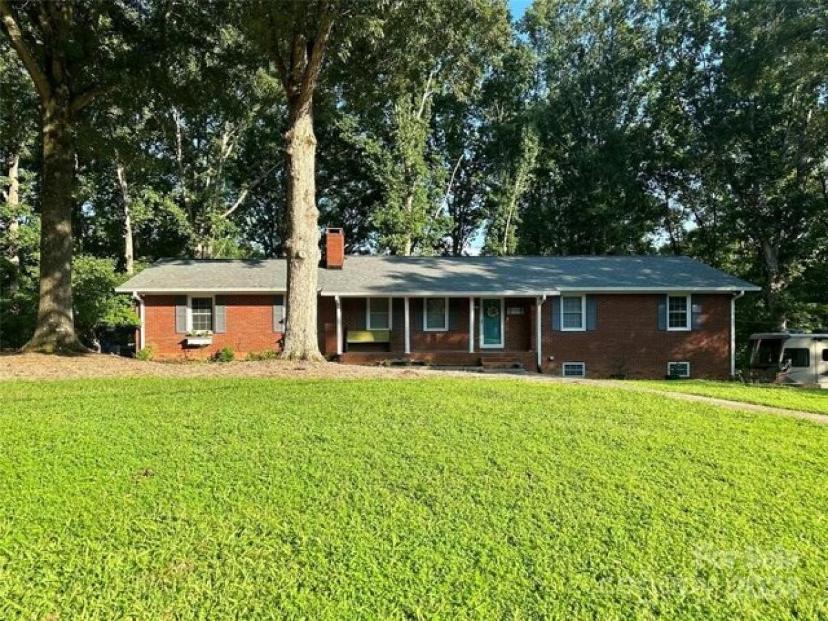 Picture of Home For Sale in Albemarle, North Carolina, United States