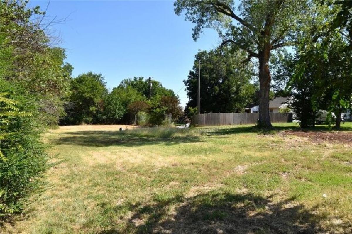 Picture of Residential Land For Sale in Guthrie, Oklahoma, United States