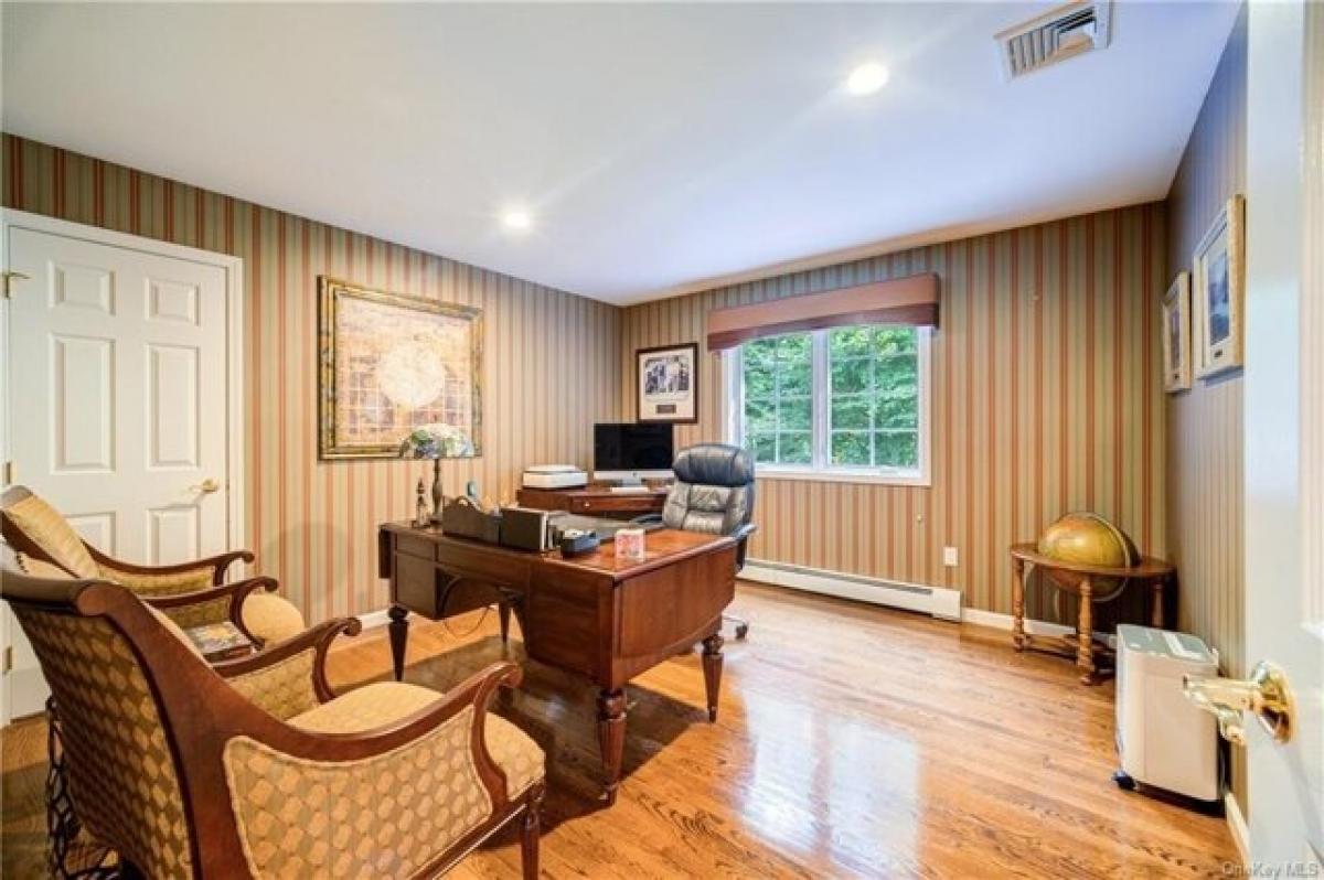 Picture of Home For Sale in Suffern, New York, United States