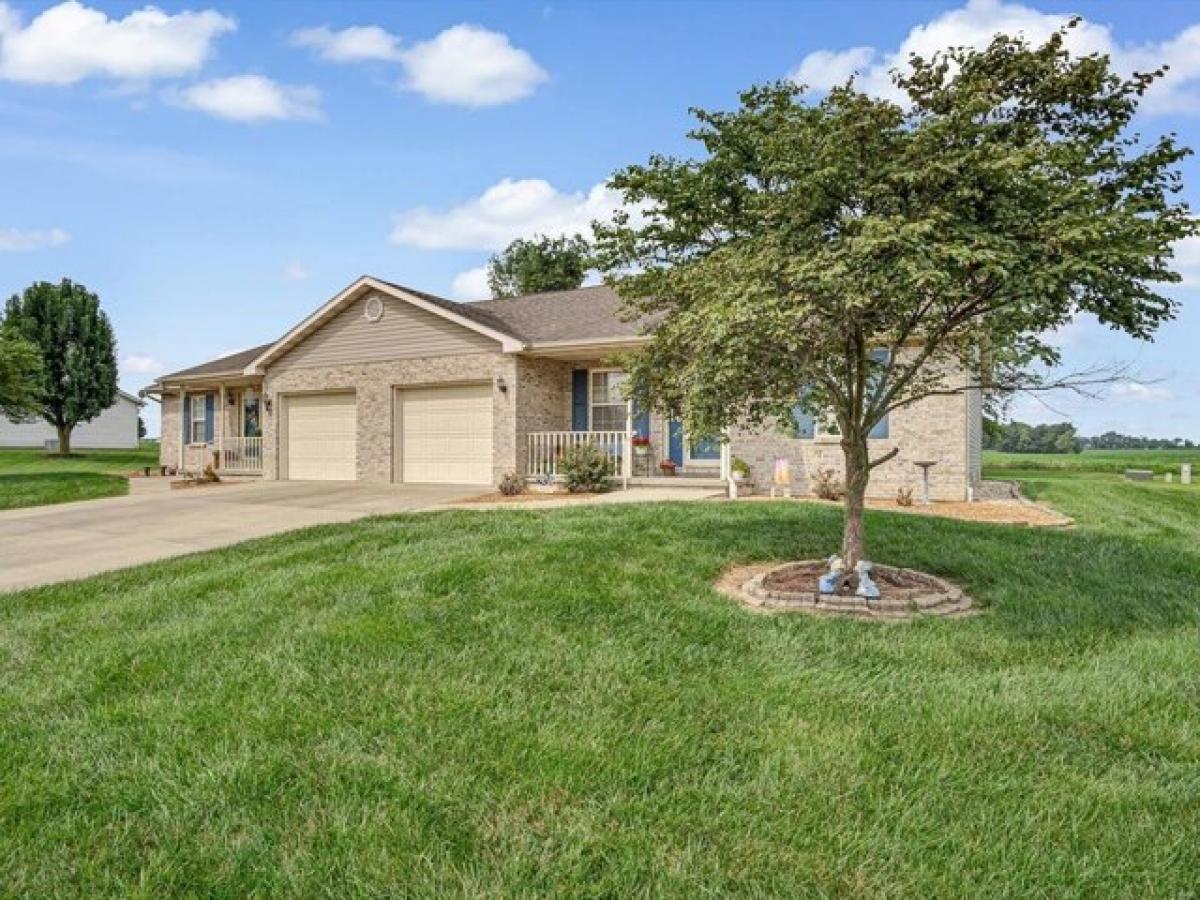 Picture of Home For Sale in Red Bud, Illinois, United States