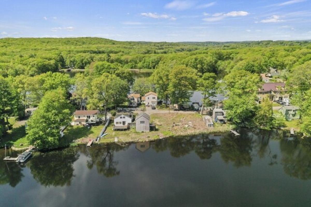 Picture of Residential Land For Sale in Auburn, Massachusetts, United States