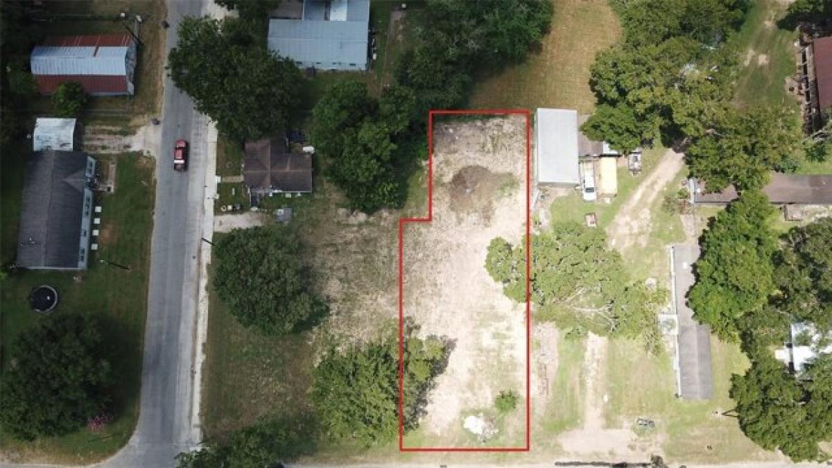 Picture of Residential Land For Sale in Columbus, Texas, United States