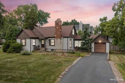 Home For Sale in Glen Ellyn, Illinois