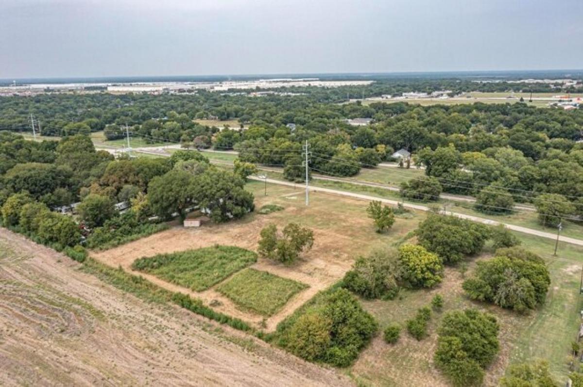 Picture of Home For Sale in Wilmer, Texas, United States