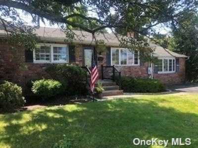 Home For Sale in Bayville, New York