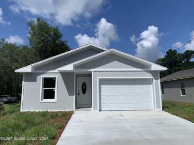 Home For Sale in Mims, Florida