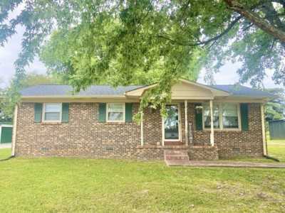 Home For Sale in Loretto, Tennessee