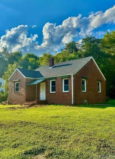 Home For Sale in Lawrenceville, Virginia