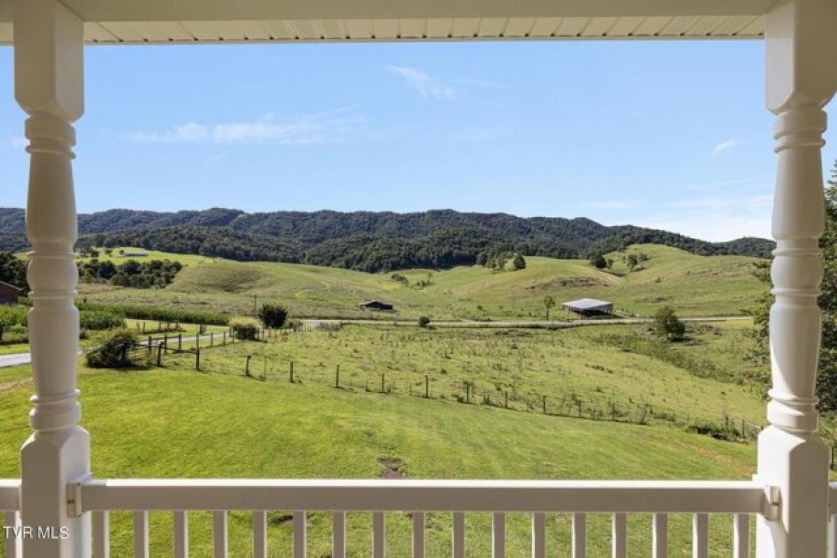 Picture of Home For Sale in Saltville, Virginia, United States