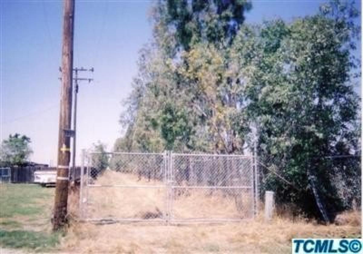 Picture of Residential Land For Sale in Visalia, California, United States