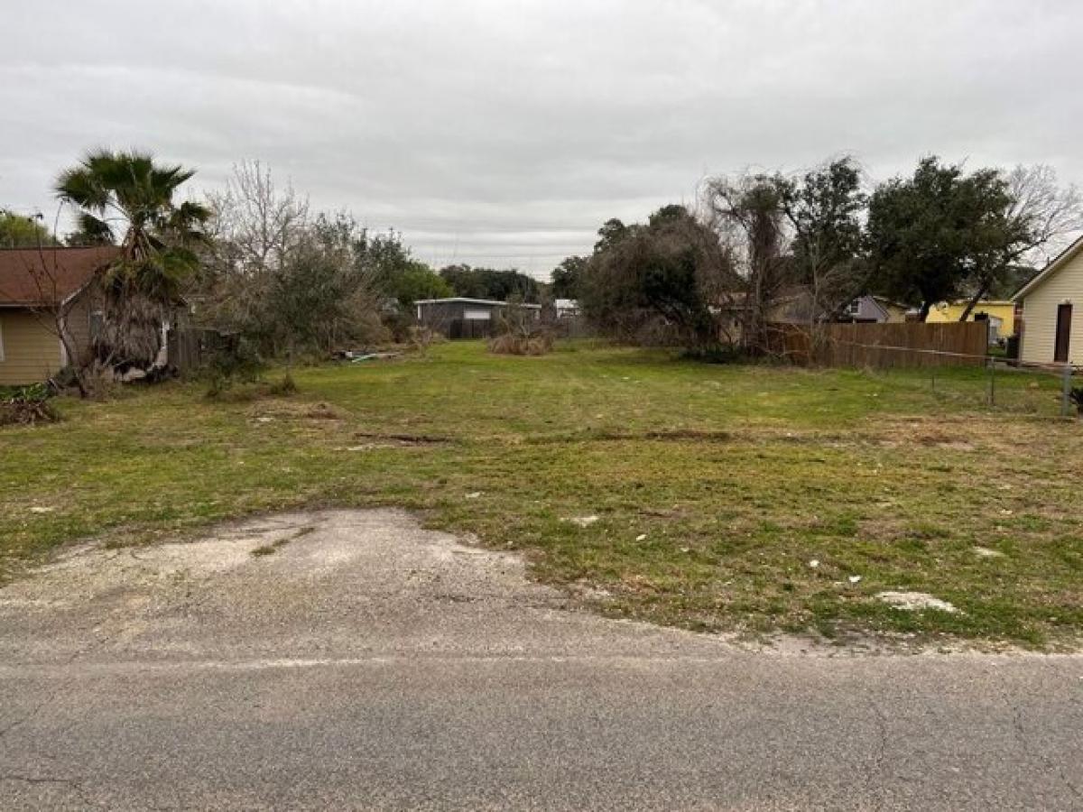 Picture of Residential Land For Sale in Aransas Pass, Texas, United States