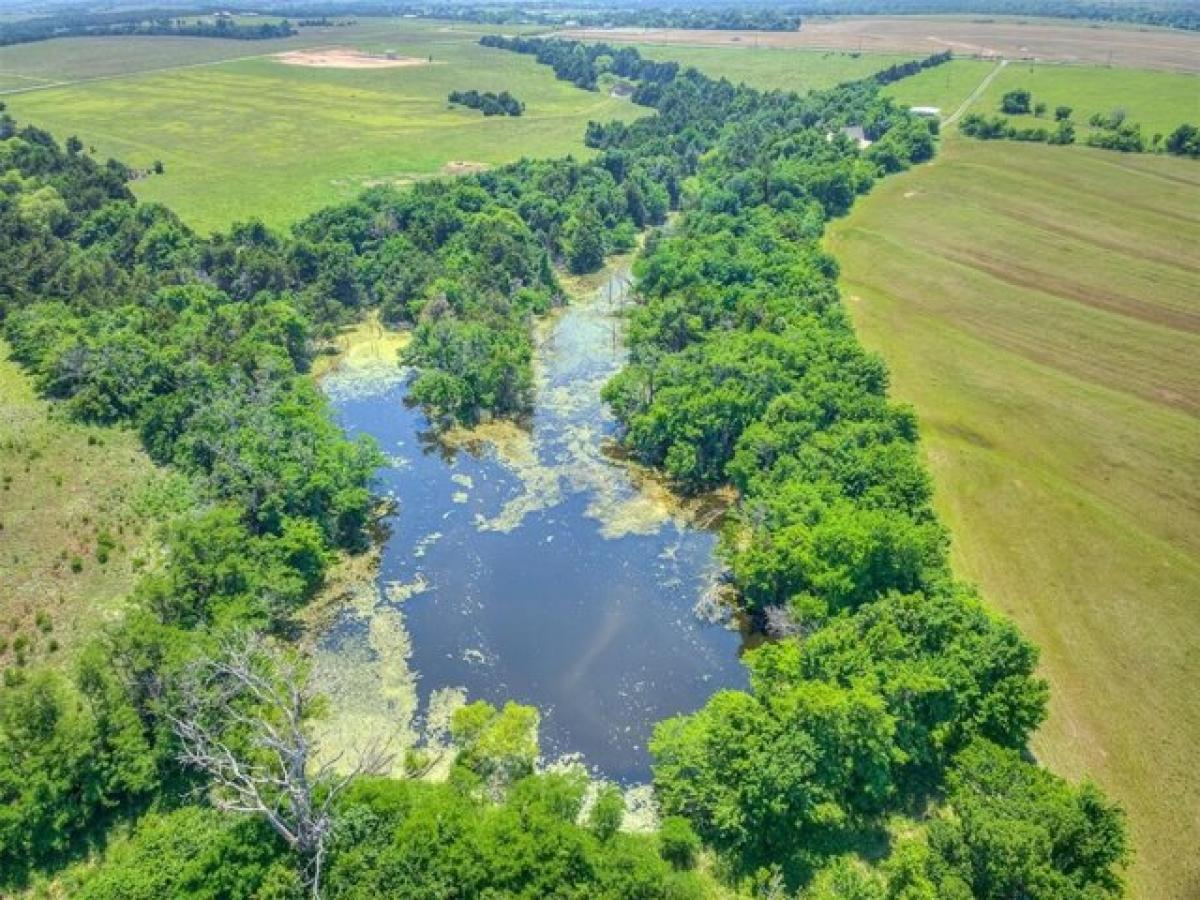 Picture of Residential Land For Sale in Calumet, Oklahoma, United States