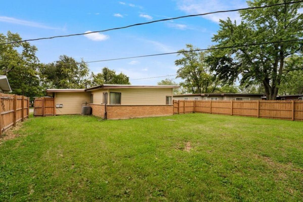 Picture of Home For Sale in Park Forest, Illinois, United States