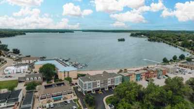 Home For Sale in Pewaukee, Wisconsin